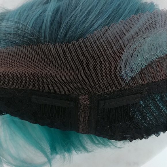 Blue lace front heat safe bob wig - Picture 12 of 12